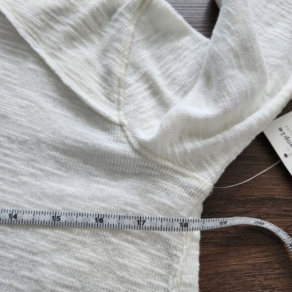 Free People We The Free Knit Pullover XS Split Back Ivory Beach Cozy Oversized - Picture 7 of 8